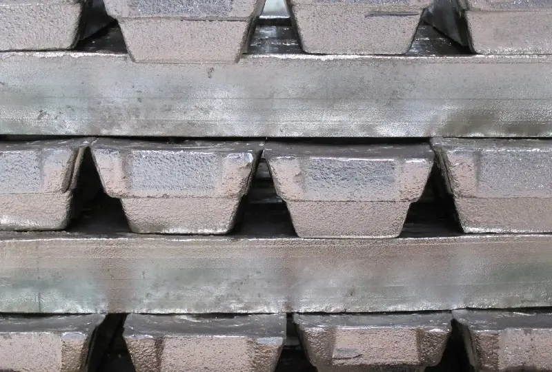 Lead and lead alloys in various qualities, lead blocks